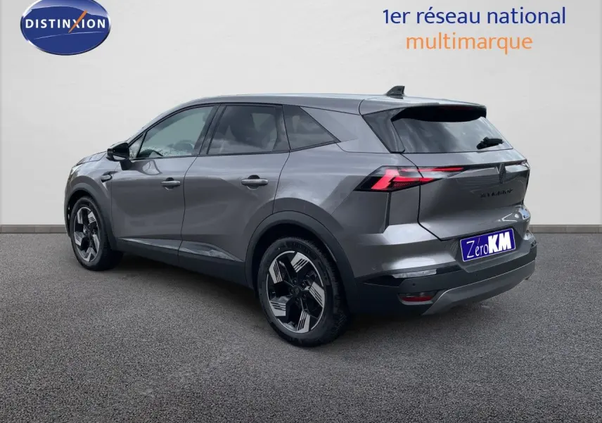 Vue 3/4 arrière droite d'un Renault Symbioz gris cassiopée métal avec feux LED et jantes bicolores.