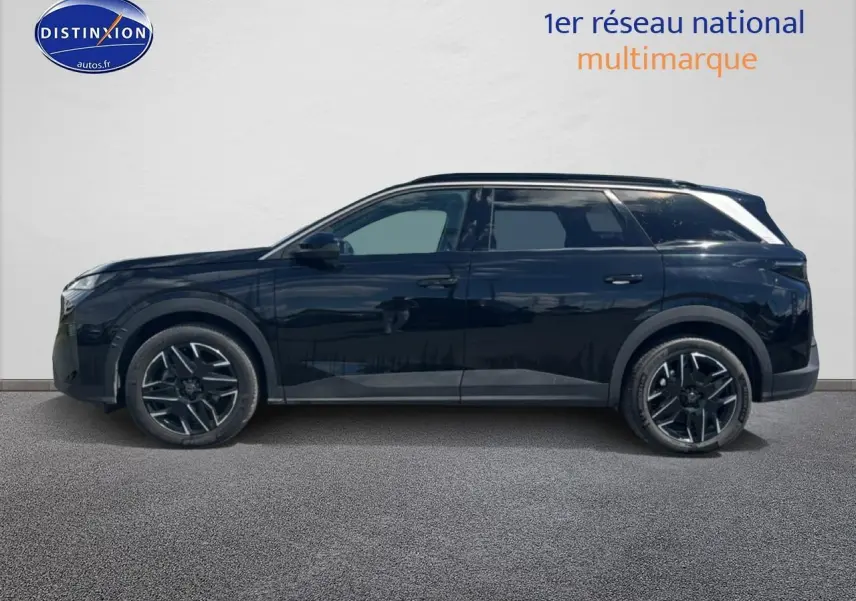 Profil côté gauche du Peugeot 5008 Hybrid 145 allure e-dcs6 noir 2025 avec jantes alu et vitres surteintées.