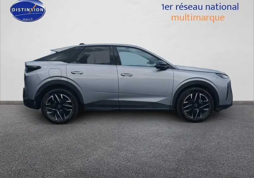 Peugeot 3008 gris artense vue de profil côté gauche avec jantes alu noires et toit noir contrasté.
