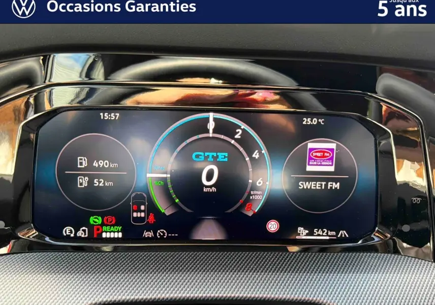 Affichage numérique du tableau de bord Volkswagen Golf 1.5 eHybrid 272 DSG6 avec indication GTE et vitesse à 0 km/h.