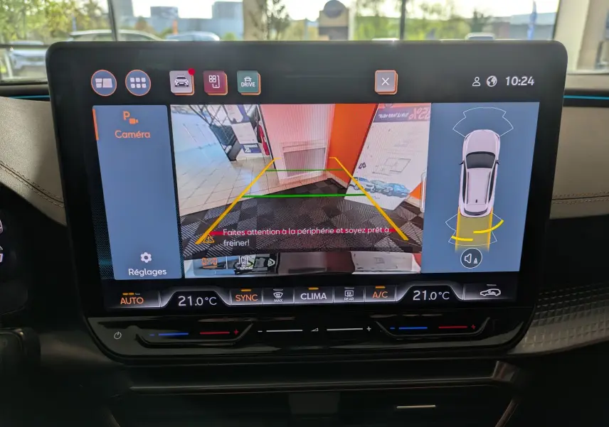 Écran central affichant la caméra de recul et les capteurs de stationnement du CUPRA Formentor 2.0 TDI 150 DSG7.