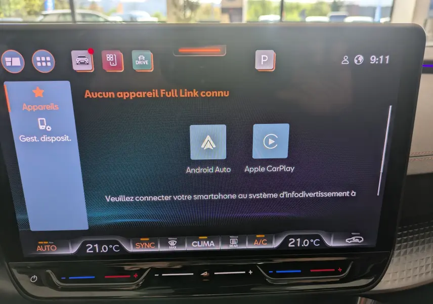 Écran tactile central du tableau de bord du CUPRA Formentor 2025 affichant les options Android Auto et Apple CarPlay.
