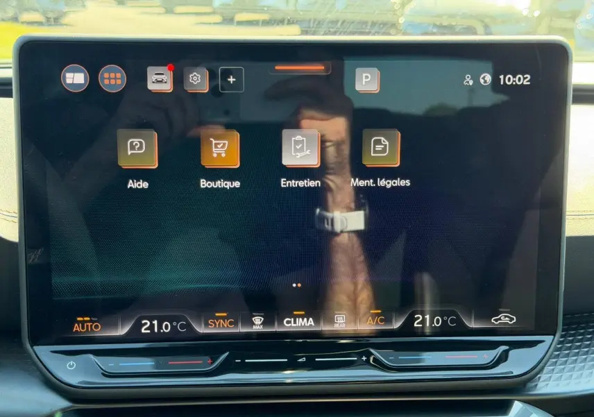 Écran tactile central du tableau de bord du CUPRA Formentor 2.0 TDI, affichant les réglages de climatisation à 21°C.