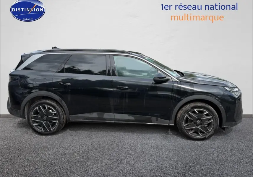 Peugeot 5008 Hybrid 145 allure e-dcs6 noir vue de profil côté gauche avec jantes alu et vitres surteintées.