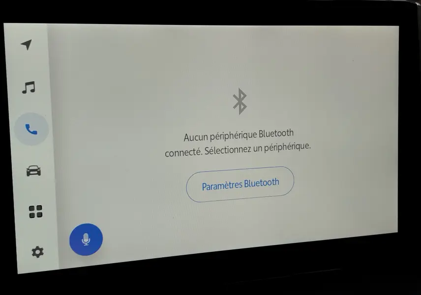 Écran tactile intérieur du Toyota Corolla Cross 1.8 140ch Dynamic 2025, affichant le menu Bluetooth sans périphérique connecté.