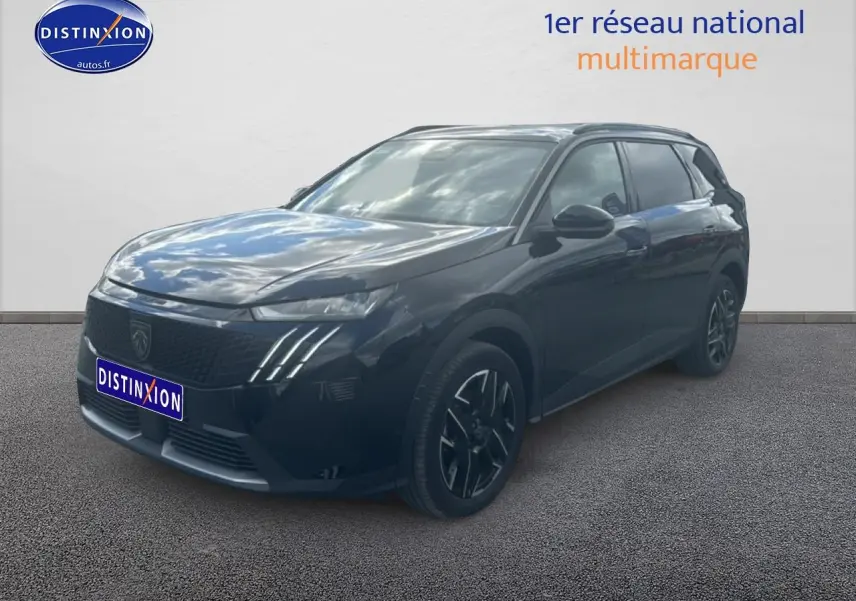 Peugeot 5008 Hybrid 145 allure noir vue 3/4 avant avec jantes alu et phares LED distinctifs.