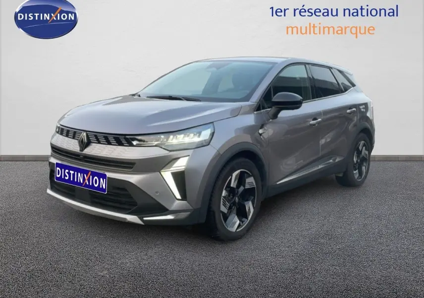 Renault Symbioz gris cassiopée métal en 3/4 avant droit, SUV hybride avec feux LED et jantes noires distinctives.