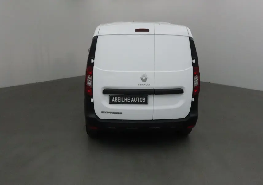 Vue arrière d’un utilitaire blanc Renault Express Van 2023 avec portes battantes et logo central visible.