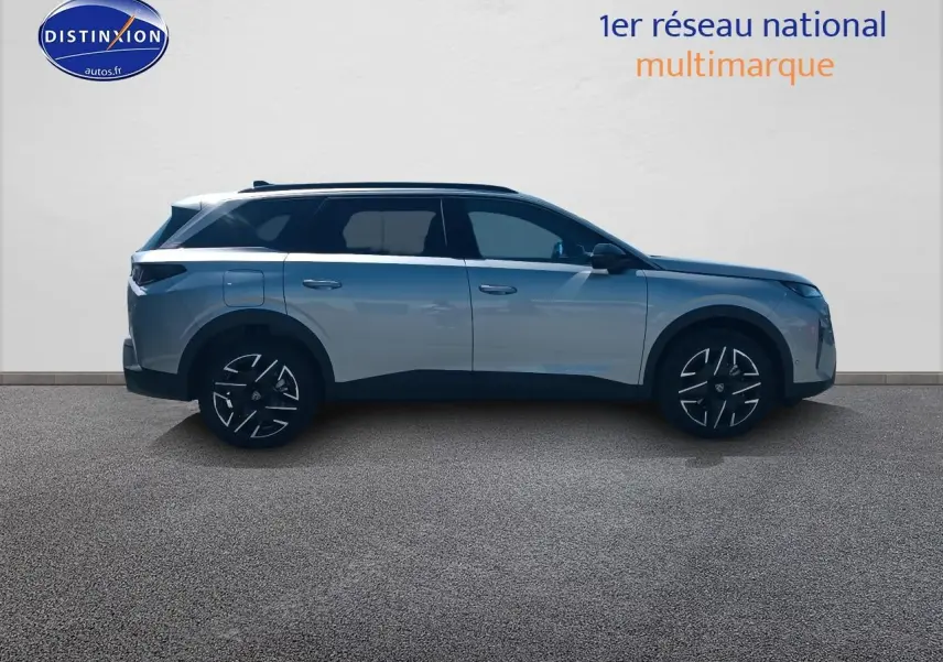 Vue de profil côté gauche du Peugeot 5008 Hybrid 145 allure gris artense avec jantes alu noires.