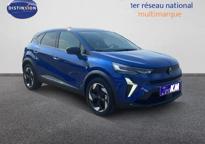 Renault Captur Bleu Iron Metal en 3/4 avant droit, SUV compact avec feux LED et jantes bi-ton distinctives.