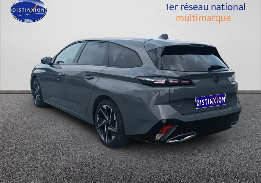 Peugeot 308 SW gris sellenium vue 3/4 arrière droit avec feux LED et jantes alliage distinctives.