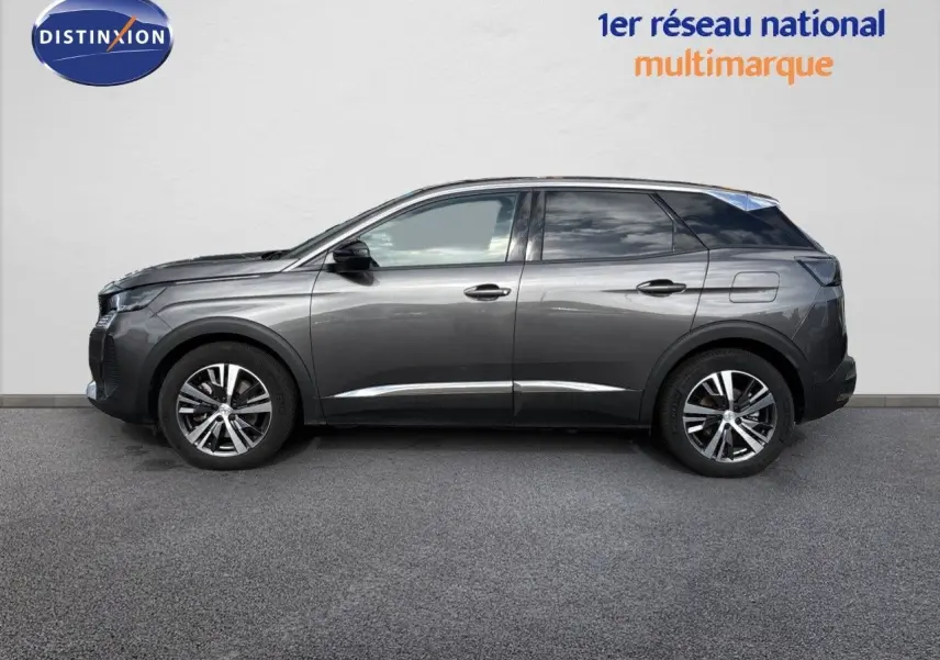 Peugeot 3008 hybride rechargeable gris platinium métal, vue profil côté gauche sur fond neutre.