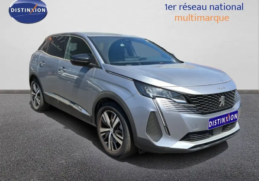 Peugeot 3008 Hybrid gris Artense métal vue 3/4 avant droit, avec calandre noire et jantes alliage bicolores.