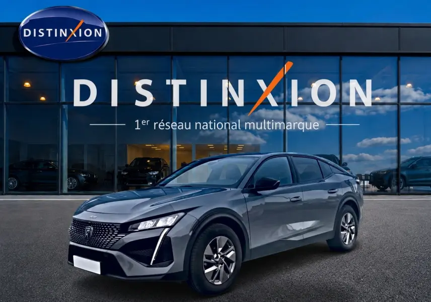 Peugeot 408 Hybrid 145 allure gris sellenium en 3/4 avant droit devant concession Distinxion.