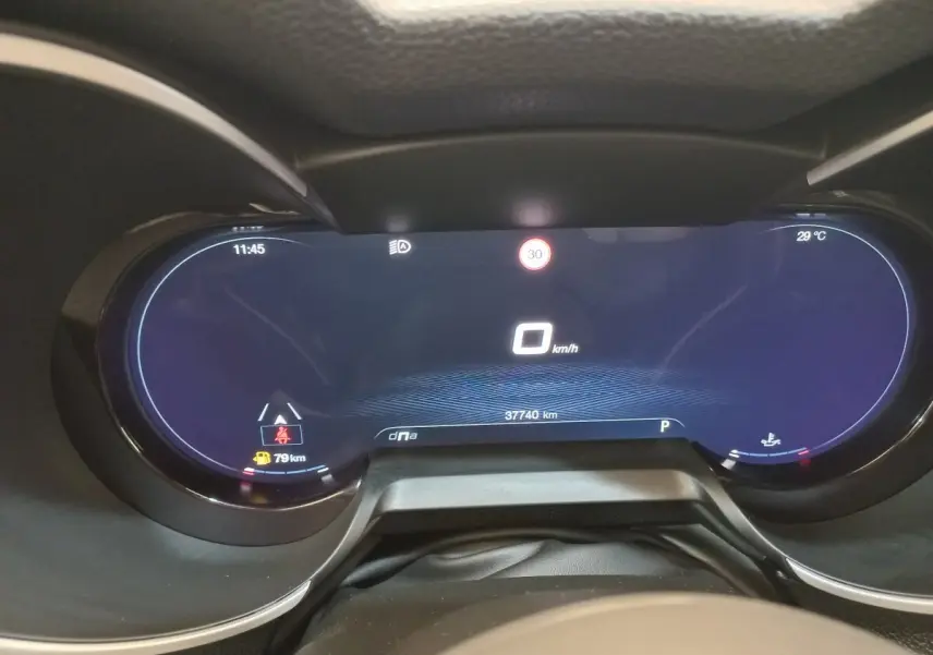 Combiné d'instruments numérique de l'Alfa Romeo Stelvio 2.2 TD 160 AT8 Sprint affichant 0 km/h et 37 740 km.