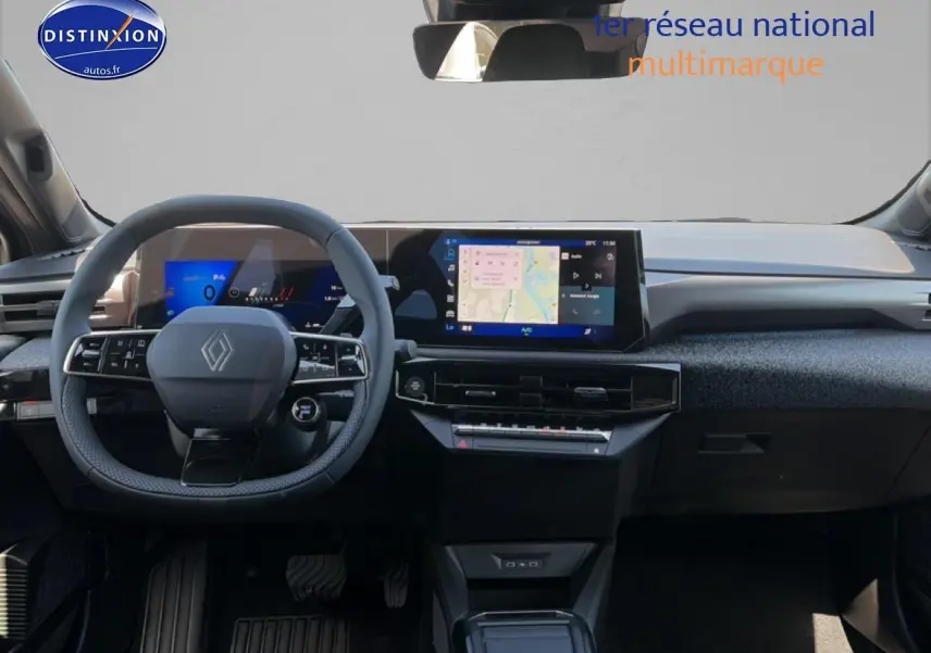 Vue intérieure avant de la Renault Clio VI 1.2 TCe 115 Techno EDC 2026, tableau de bord moderne avec écran tactile large.