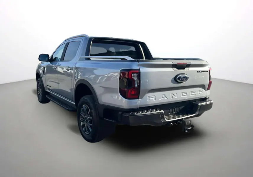 Ford Ranger gris iconic en 3/4 arrière droit, avec arceau sport, attelage et jantes alu 18 pouces visibles.