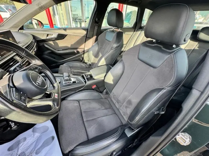 Intérieur noir de l'Audi S4 Avant 2017, vue côté conducteur avec sièges sport en cuir et volant multifonction.