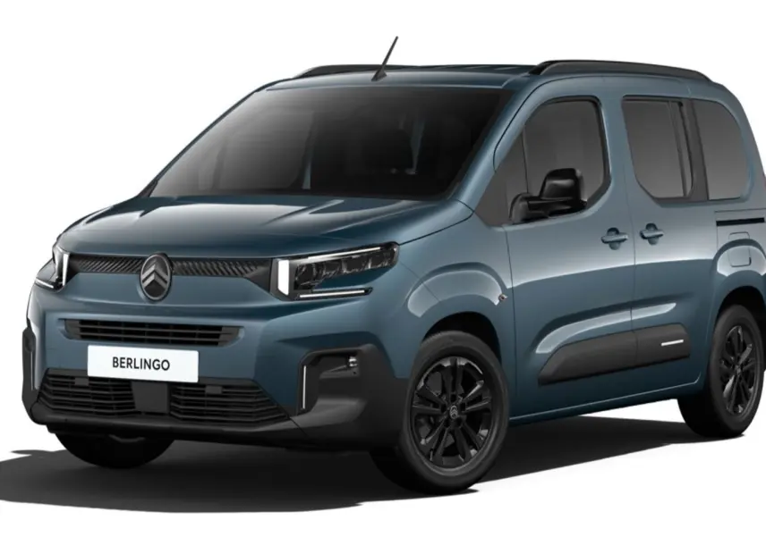 Citroën Berlingo 2026 bleu Kiama en vue 3/4 avant droit, avec jantes noires et protections latérales noires.