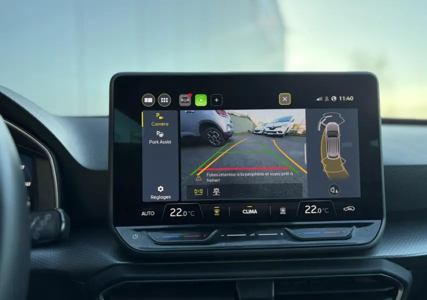 Écran tactile central du SEAT LEON ST 2.0 TDI 115 Style montrant l'assistance au stationnement avec caméra de recul.