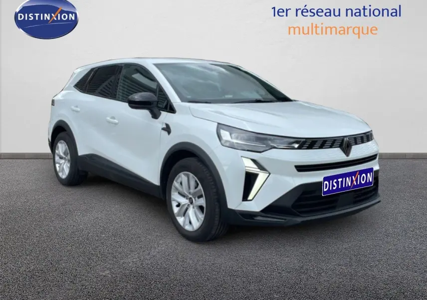 Renault Symbioz gris clair en 3/4 avant droit, SUV compact avec calandre moderne et feux LED distinctifs.