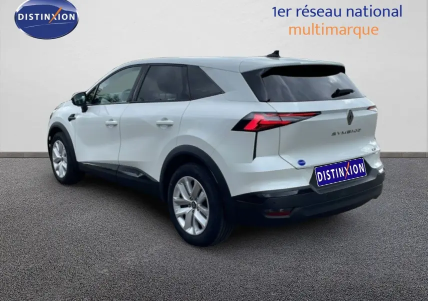 Vue 3/4 arrière droite d'un Renault Symbioz gris rafale métal avec feux arrière LED et vitrage teinté.