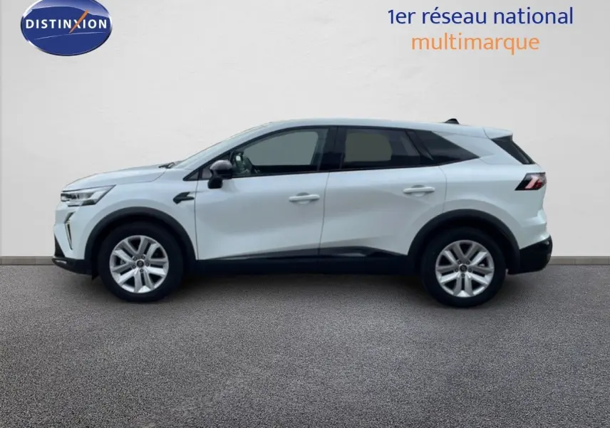 Vue de profil côté gauche d'un Renault Symbioz gris rafale métal, SUV hybride essence 2025 avec jantes alliage.