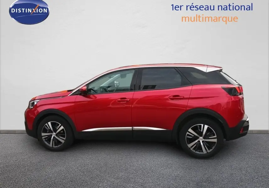 Profil côté gauche du Peugeot 3008 rouge foncé métallisé, finition Allure avec jantes bi-ton et toit noir contrasté.