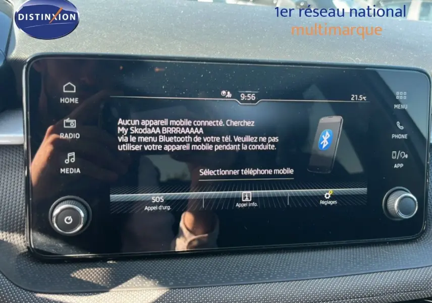 Écran tactile central de la Skoda Fabia 2025 en Reflex Silver, affichant le menu Bluetooth et les options multimédia.