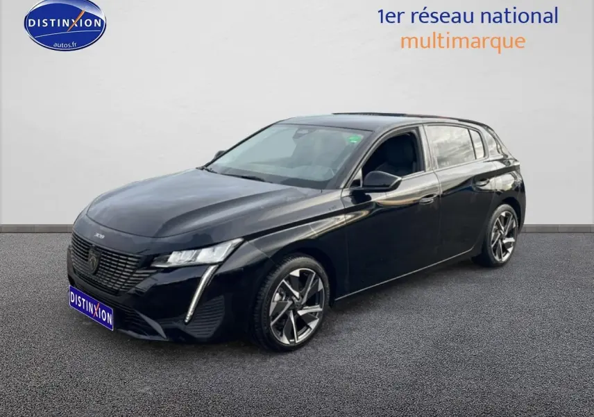 Peugeot 308 noir vue 3/4 avant droit, avec jantes alu et phares LED distinctifs visibles.