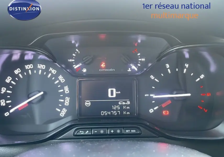 Tableau de bord numérique de Citroën C3 2022, affichage vitesse à 0 km/h et compteur kilométrique à 54757 km.