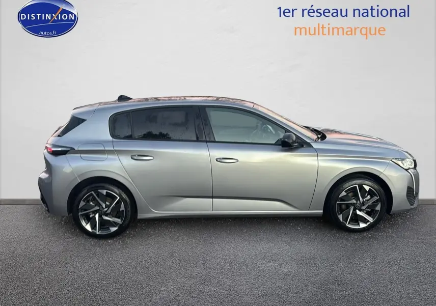 Peugeot 308 gris Artense vue de profil côté gauche avec jantes alliage et vitres surteintées.