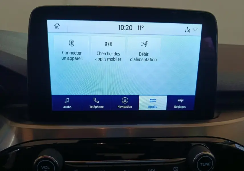Écran tactile central de 20,3 cm du Ford Kuga gris foncé 2023, affichant le menu des applications.