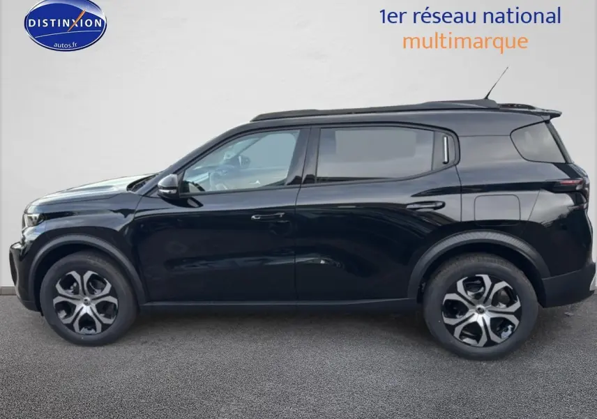 Profil côté gauche d'un Citroën C3 Aircross noir 2025 avec jantes 17 pouces et vitres arrière teintées.