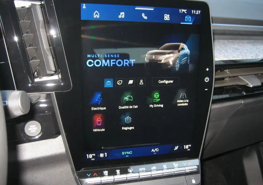 Écran tactile central du tableau de bord du Renault Austral gris schiste, affichant le mode Multi-Sense Comfort.