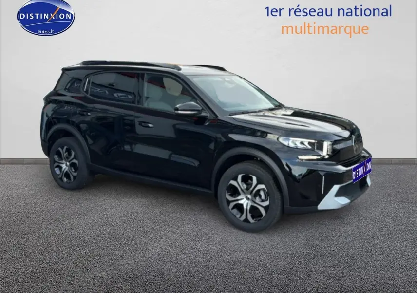 Citroën C3 Aircross noir vue 3/4 avant droit, avec jantes 17 pouces et vitres arrière teintées.