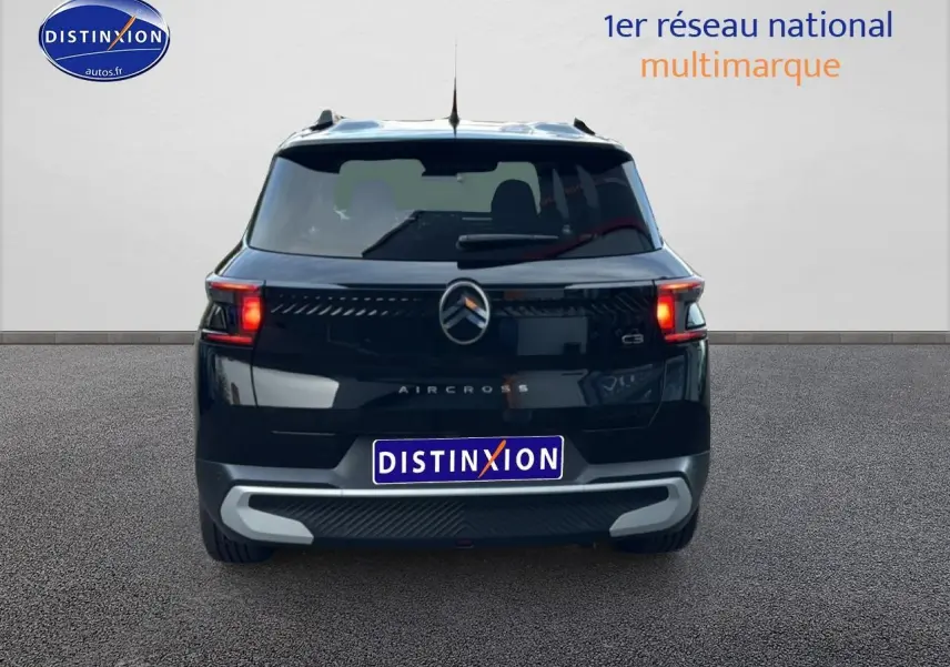 Vue arrière du Citroën C3 Aircross noir 2025 avec feux LED et logo central bien visibles.