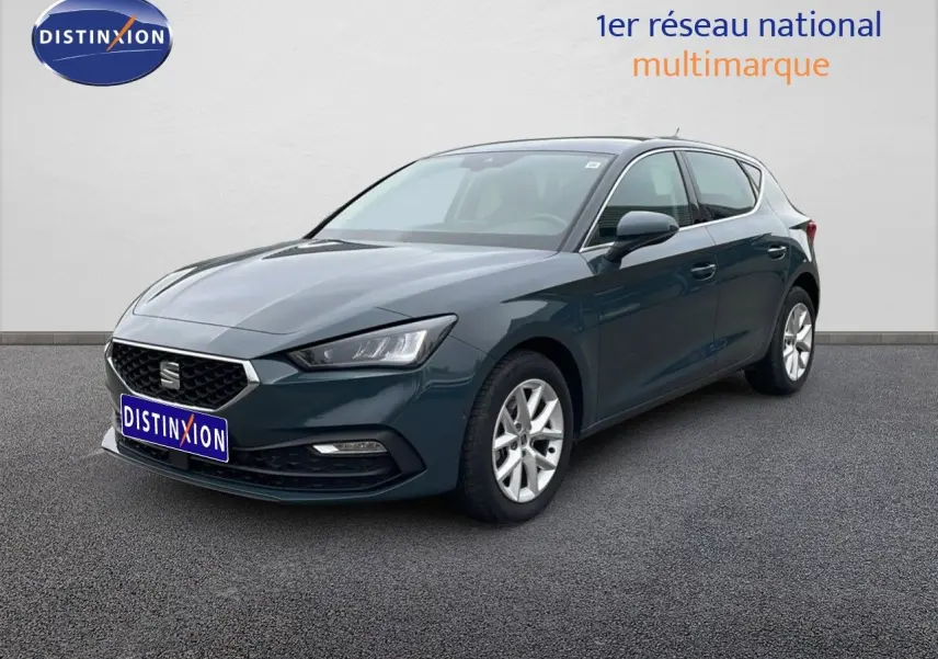 SEAT LEON 2.0 TDI gris magnétique, vue 3/4 avant droit, avec jantes alliage et calandre noire.