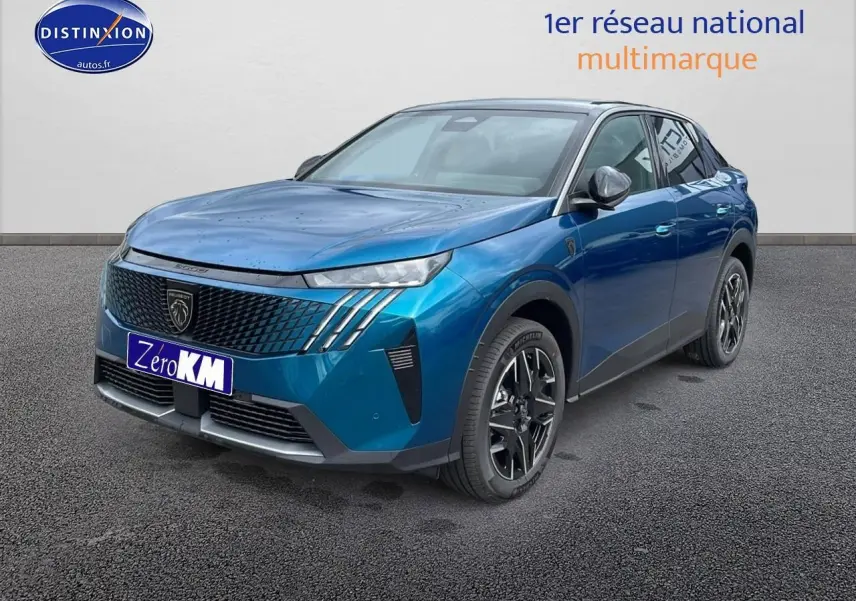 Peugeot 3008 Hybrid 145 GT e-dcs6 bleu obsession en 3/4 avant droit sur fond neutre avec calandre distinctive.