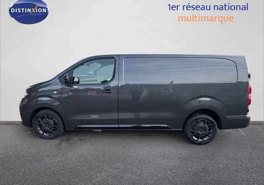 Profil côté gauche du Citroën Jumpy Fourgon XL gris titane métallisé, avec ses jantes noires et porte latérale coulissante.