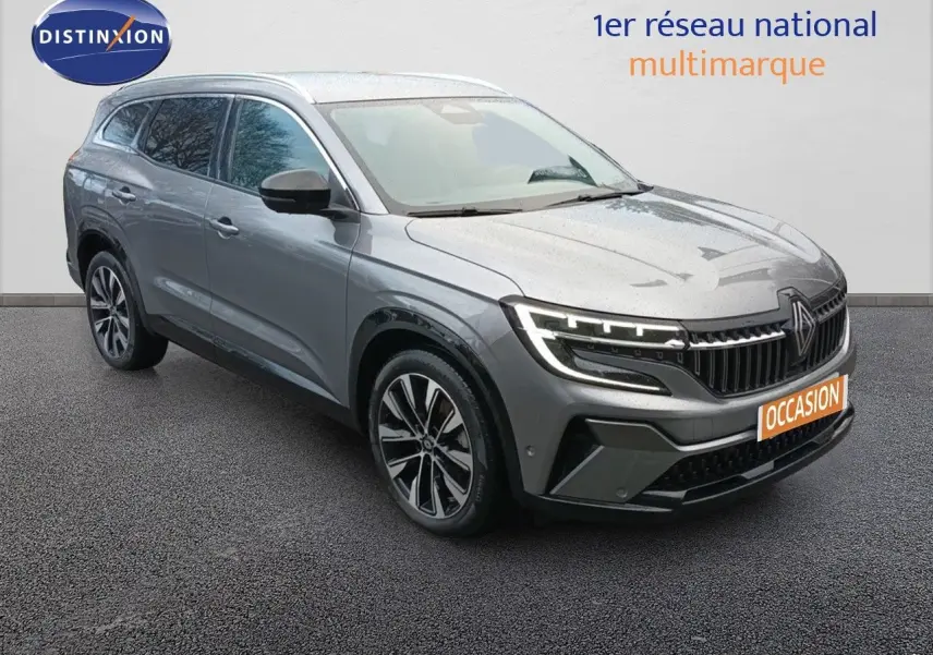 Renault Espace VI E-Tech gris schiste métal, vue 3/4 avant droit avec feux LED et jantes alliage bicolores.
