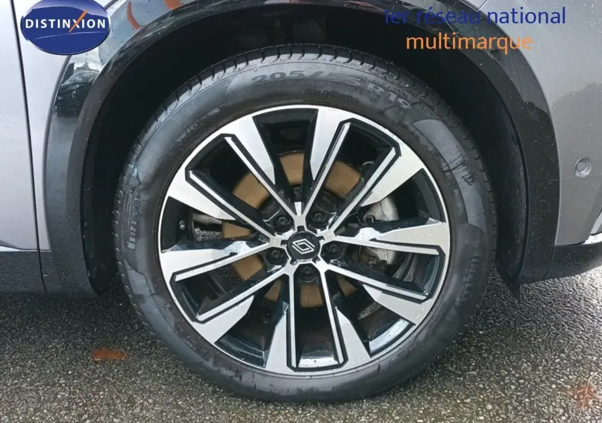 Gros plan sur la jante alliage bicolore 19 pouces du Renault Espace VI gris schiste métal, côté gauche avant.