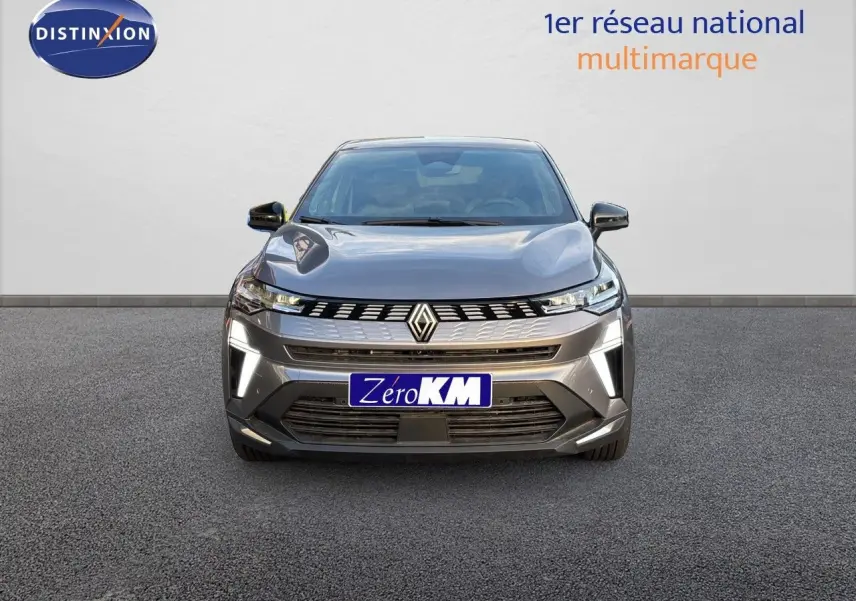 Vue avant du Renault Symbioz gris cassiopée métal avec calandre lumineuse et phares LED allumés.