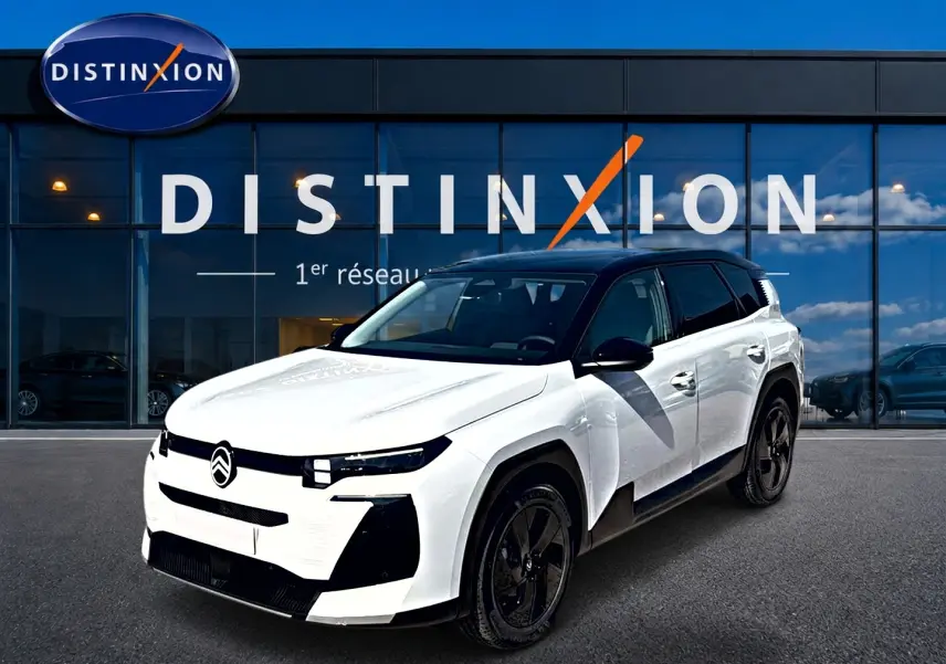 Citroën C5 Aircross blanc et noir en 3/4 avant droit, avec toit bi-ton et jantes alliage noires.