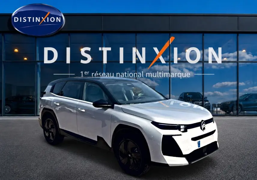 Citroën C5 Aircross hybride blanc et noir vue 3/4 avant, avec toit bi-ton et jantes alliage noires.