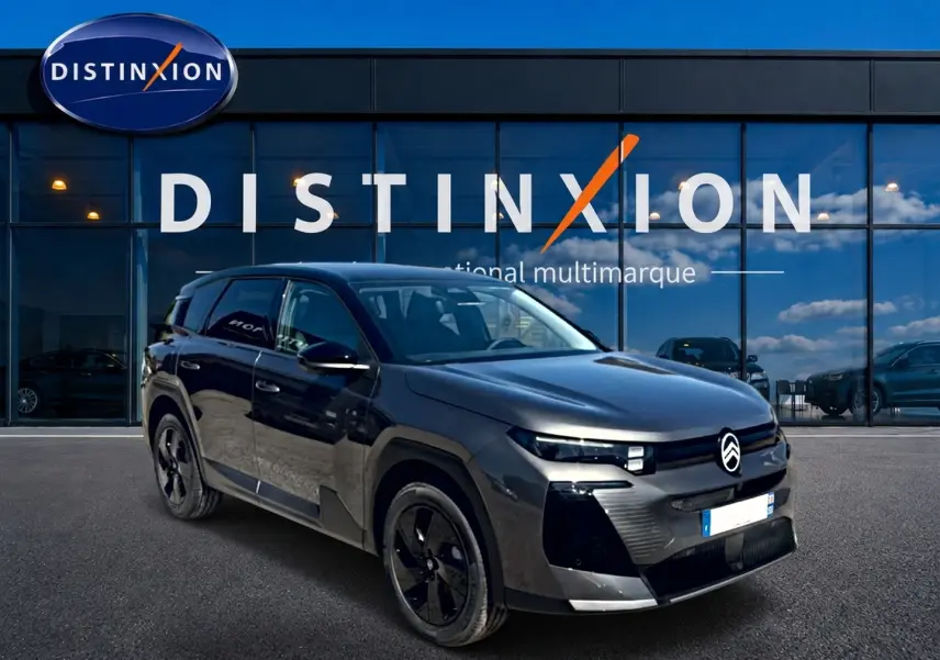Citroën C5 Aircross gris platinium 3/4 avant droit avec toit bi-ton noir et jantes alliage 19 pouces.