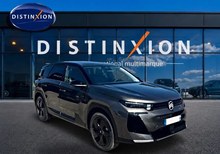 Citroën C5 Aircross hybride 2026 gris platinium vue 3/4 avant avec toit bi-ton noir et jantes alliage noires.