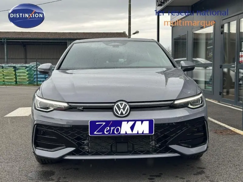 Vue avant d'une Volkswagen Golf 2.0 TDI R-Line gris Urano avec phares LED et calandre noire sportive.