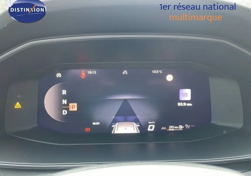 Affichage numérique du tableau de bord de la CUPRA Formentor 1.5 eTSI 150CH DSG7, vue frontale du combiné d'instruments.