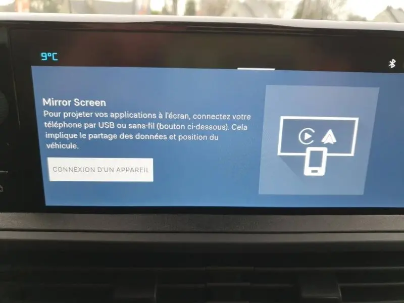 Écran tactile intérieur du Citroën Jumpy 2025 affichant l'interface Mirror Screen en mode connexion.